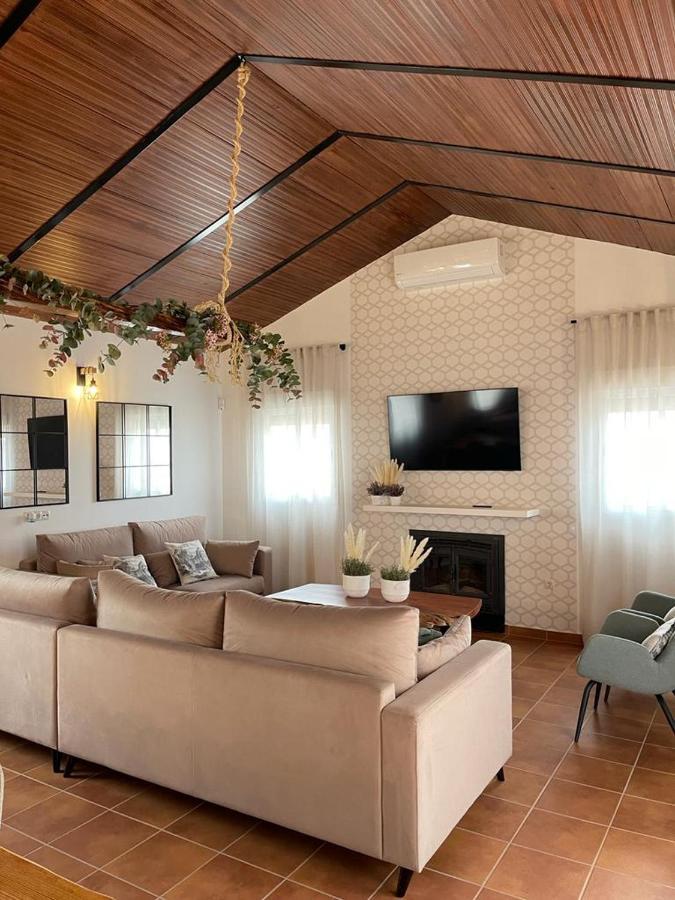 Six-Bedroom House,1280097526:JPEG